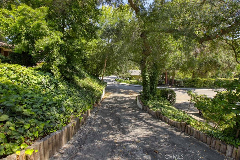 1075 Pine Oak Lane Pasadena, CA 91105 - Photo 47 of 50