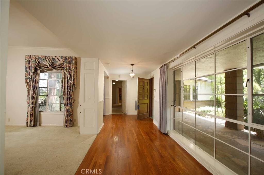 1075 Pine Oak Lane Pasadena, CA 91105 - Photo 7 of 50