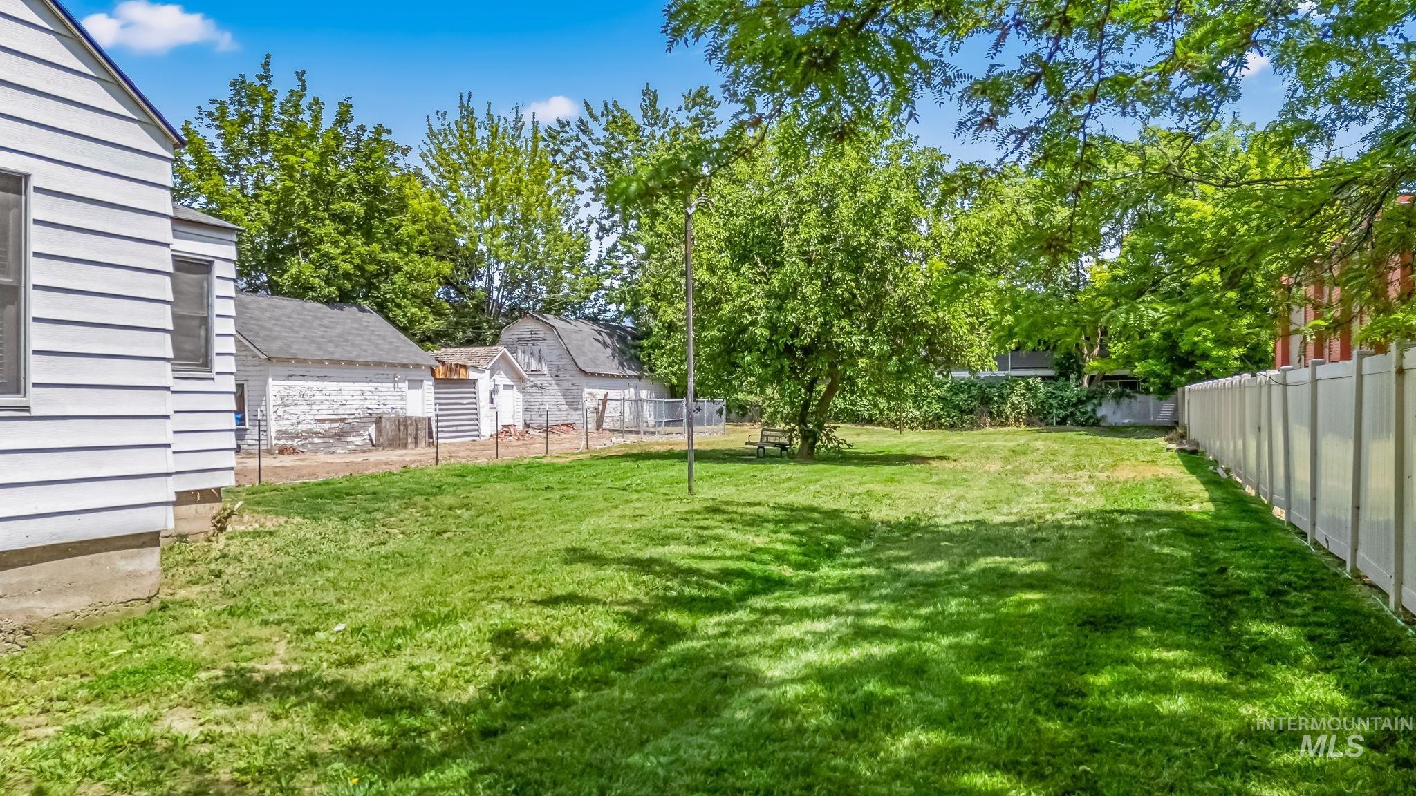 404 North Allumbaugh Street Boise, ID 83704 - Photo 11 of 31 View of yard