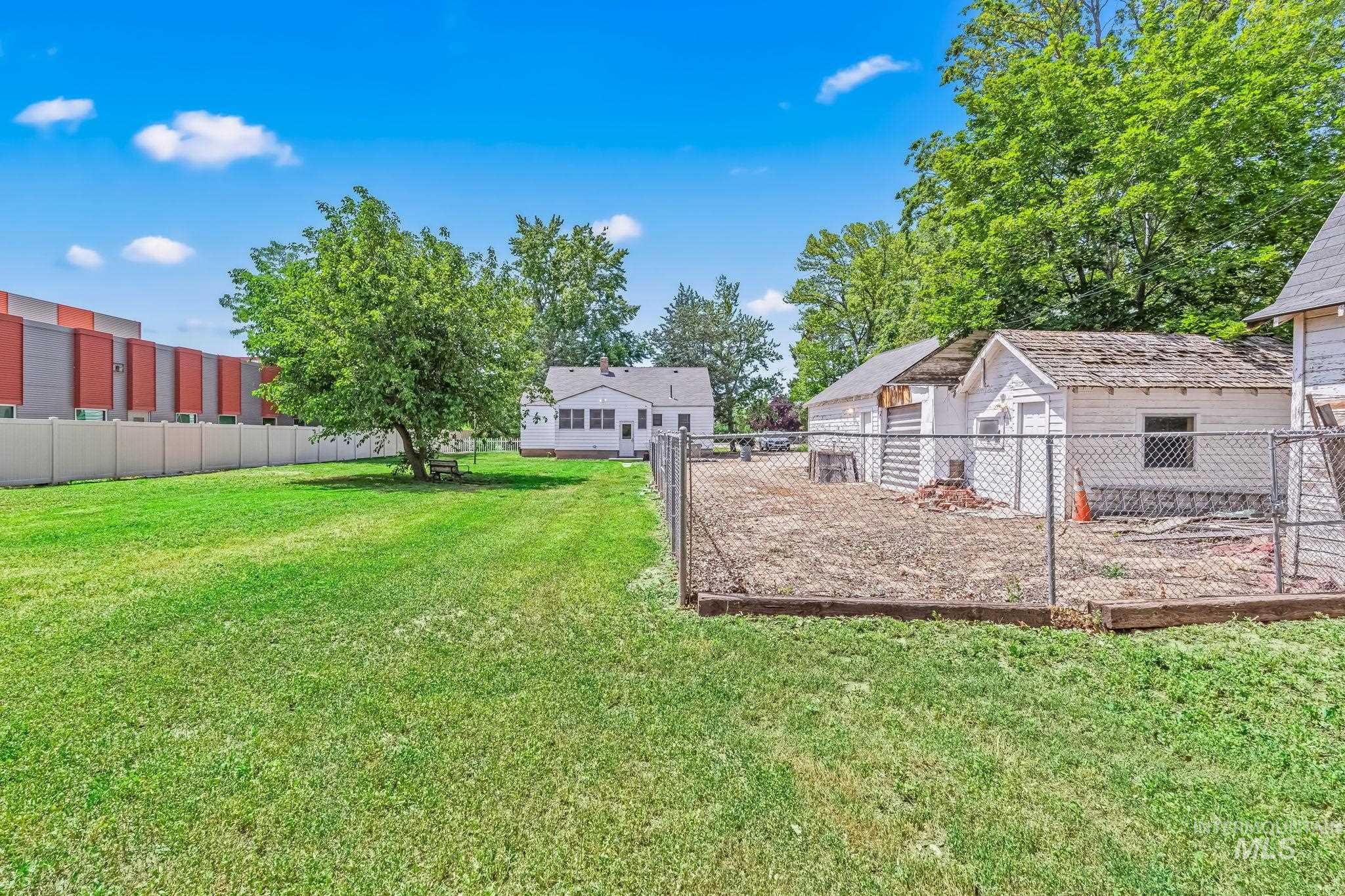 404 North Allumbaugh Street Boise, ID 83704 - Photo 8 of 31 View of yard