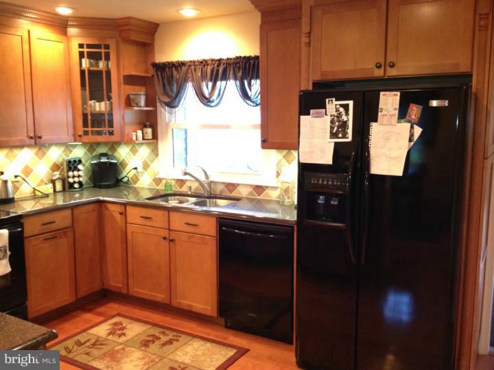 15 Tinder Road Levittown, PA 19056 - Photo 2 of 21 Kitchen