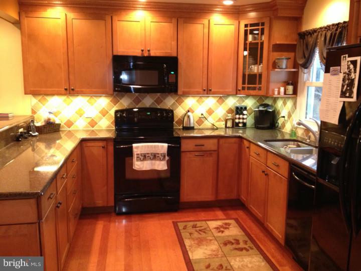 15 Tinder Road Levittown, PA 19056 - Photo 3 of 21 Kitchen