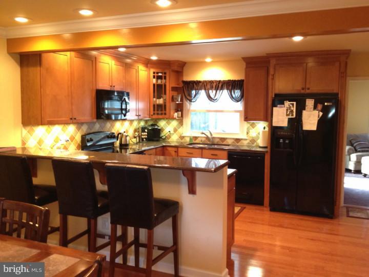 15 Tinder Road Levittown, PA 19056 - Photo 5 of 21 Kitchen