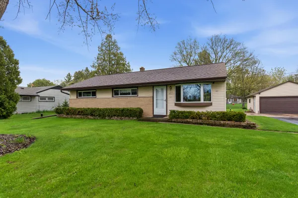$349,000 | W202N9524 Club Cir Drive, Menomonee Falls, WI 53051