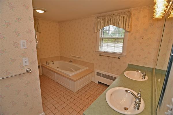 44 Jeffrey Road Wayland, MA 01778 - Photo 15 of 24