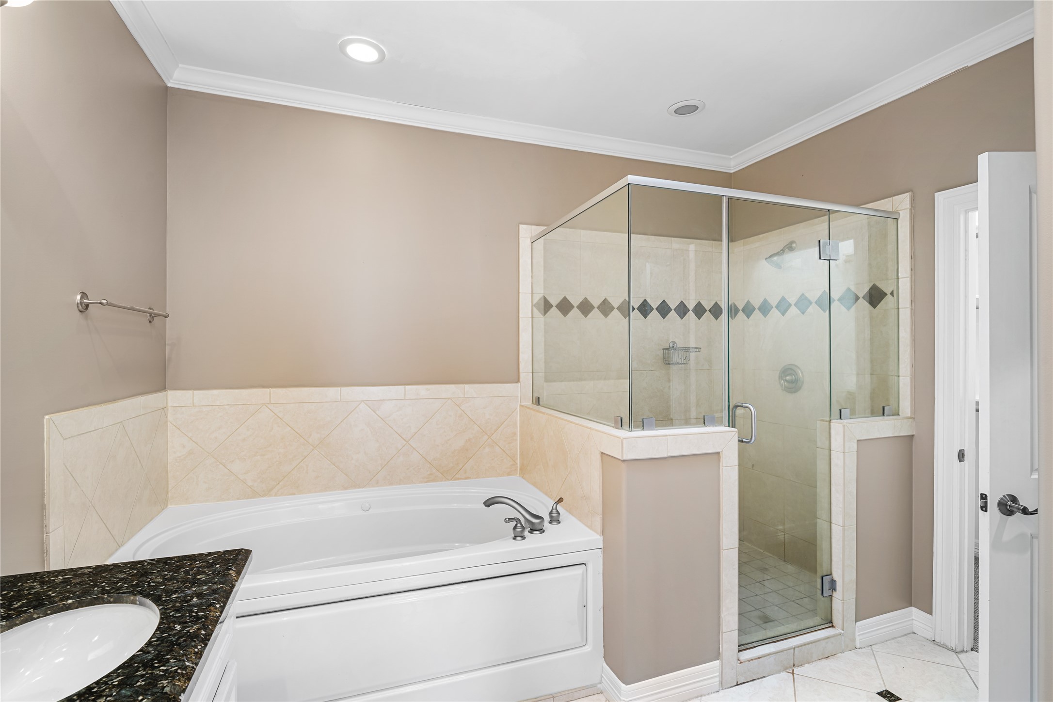 2150 Bancroft Lane Houston, TX 77027 - Photo 15 of 25 a bathroom with a tub a sink and a shower