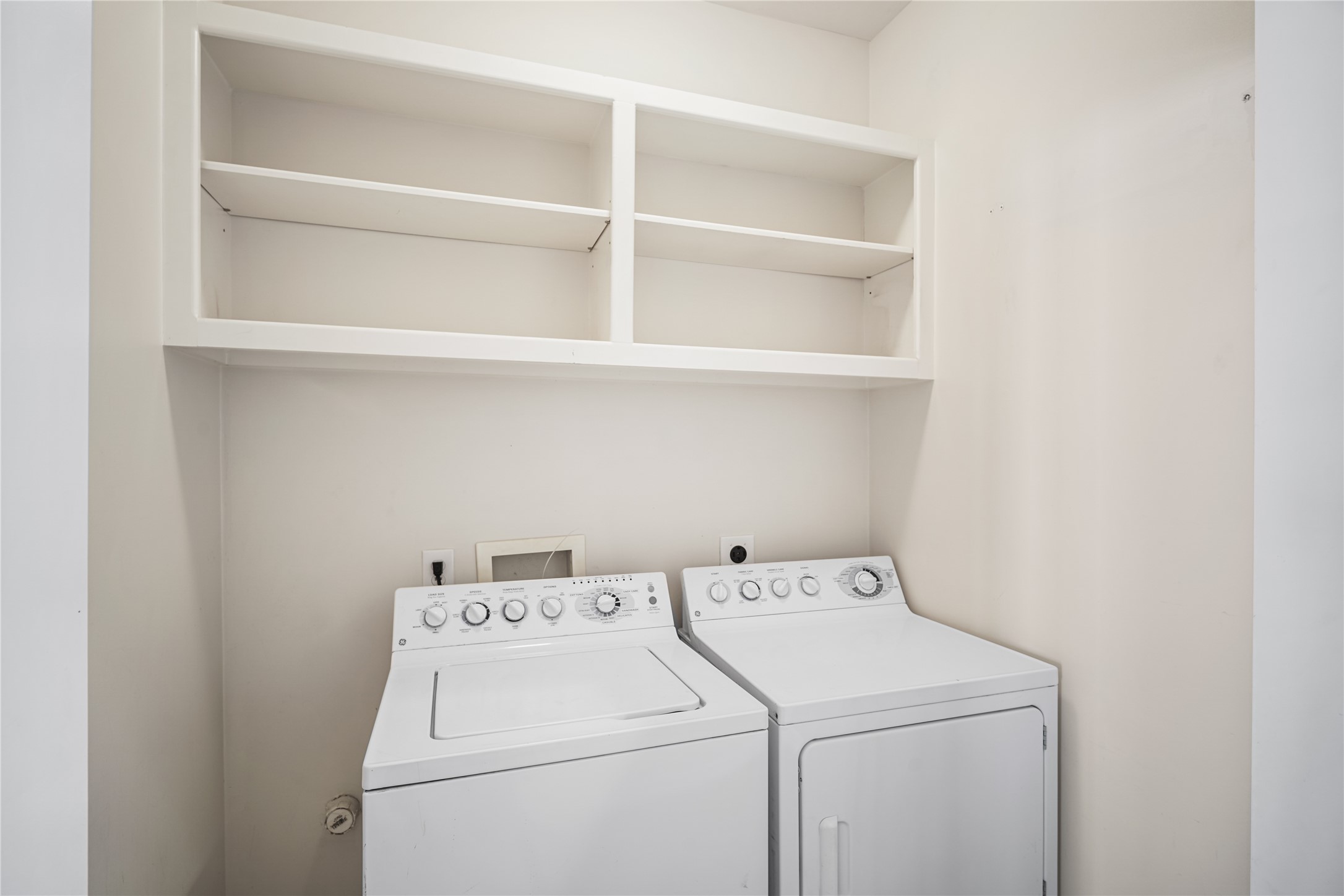 2150 Bancroft Lane Houston, TX 77027 - Photo 24 of 25 a utility room with dryer and washer