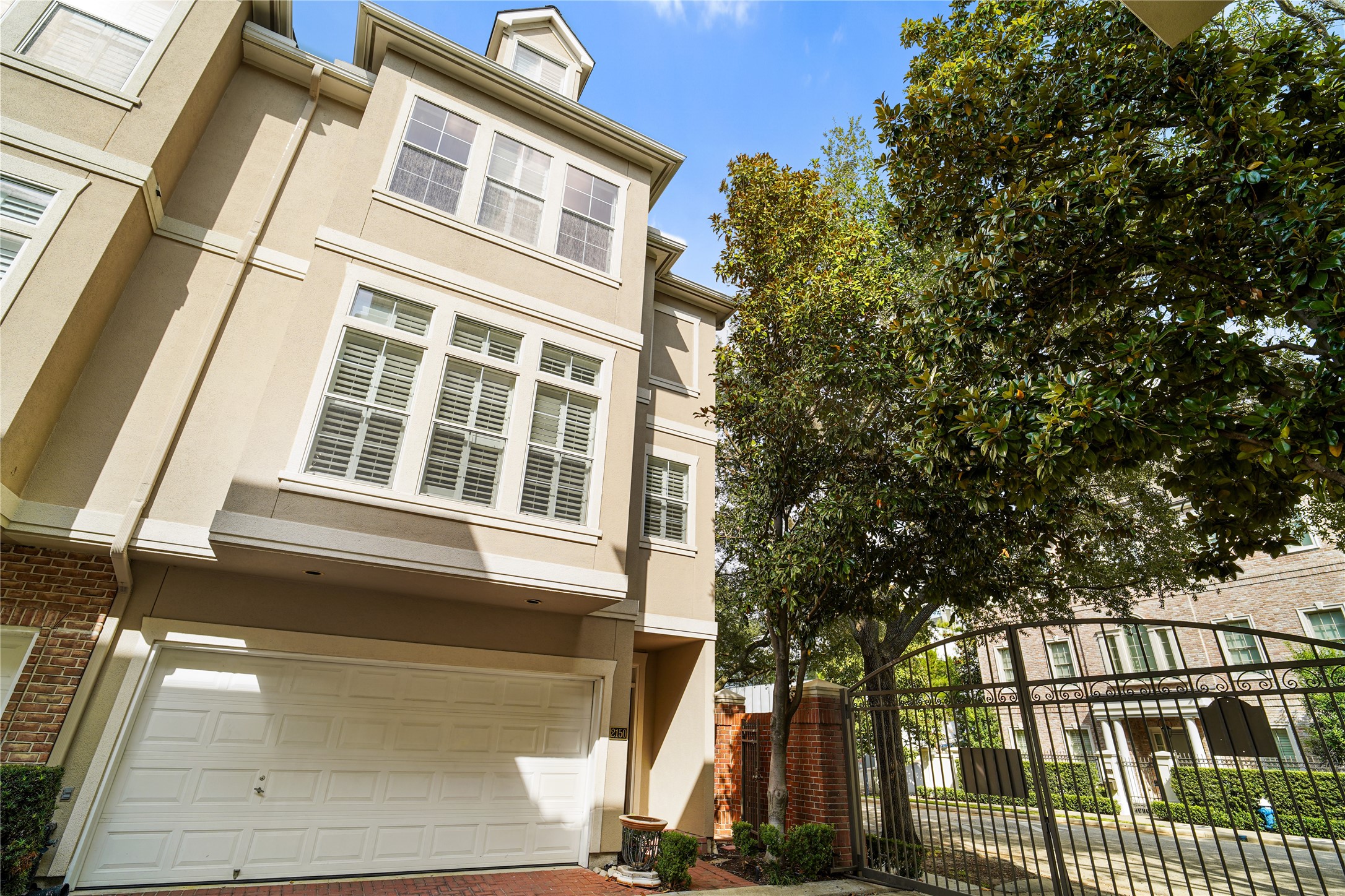 2150 Bancroft Lane Houston, TX 77027 - Photo 6 of 25 a view of a building