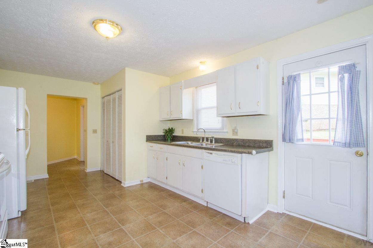 333 Jamestown Road Easley, SC 29640 - Photo 13 of 36