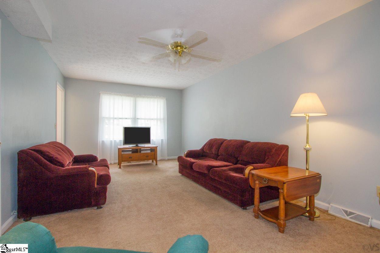 333 Jamestown Road Easley, SC 29640 - Photo 8 of 36