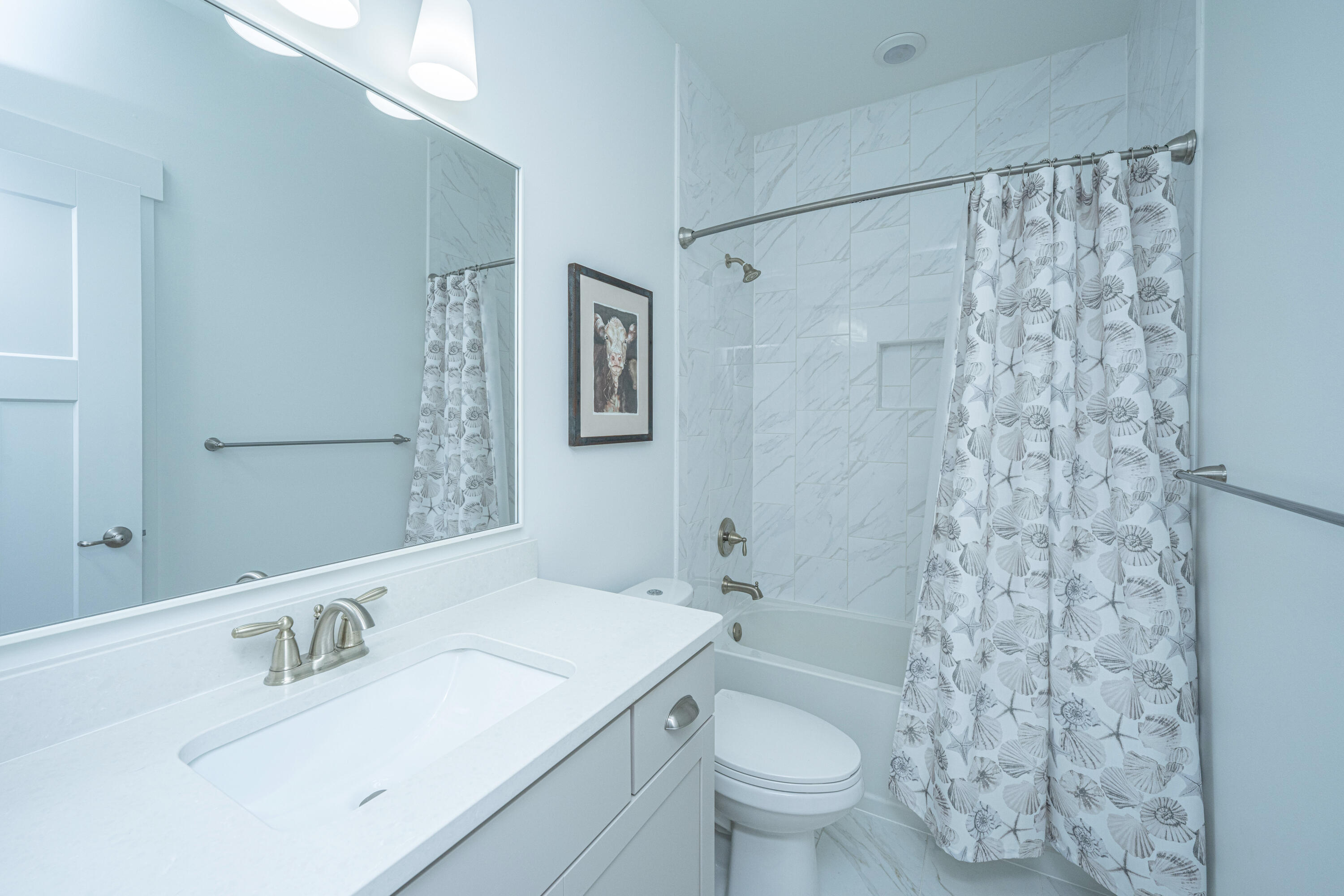 1258 Gannett Road Mount Pleasant, SC 29464 - Photo 13 of 43 Guest Bath/All Tiled
