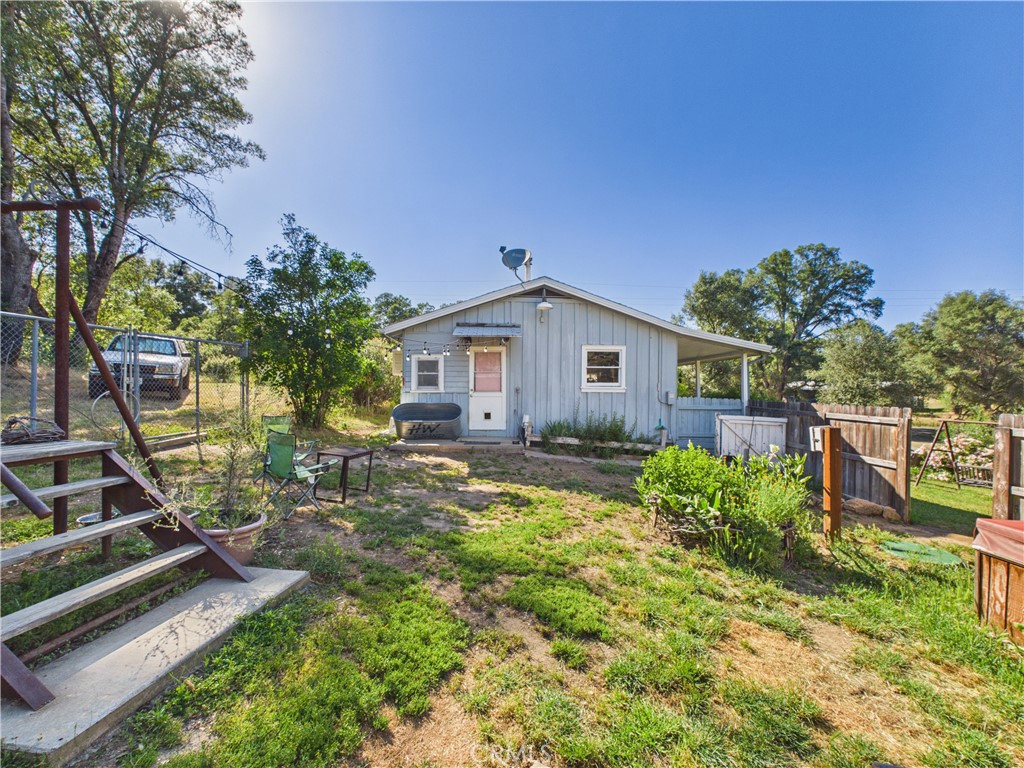 4208 Ramsden Road Mariposa, CA 95338 - Photo 35 of 42 a view of a house with backyard