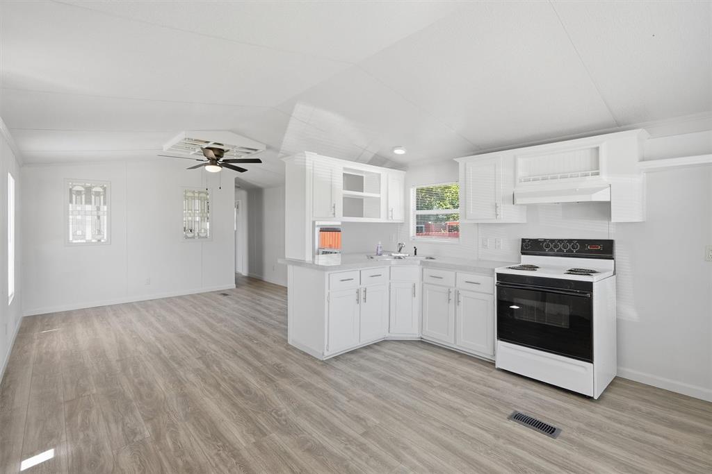 902 Flamingo Road Granbury, TX 76049 - Photo 9 of 27