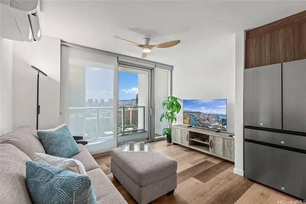 $3,700 | 1515 Liona Street, Unit 2205, Honolulu, HI 96814