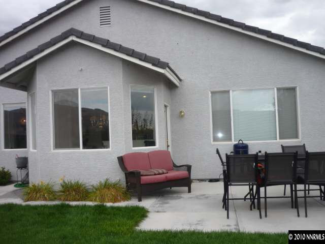 1870 Cliffhanger Drive Reno, NV 89521 - Photo 3 of 4 a backyard of a house with table and chairs