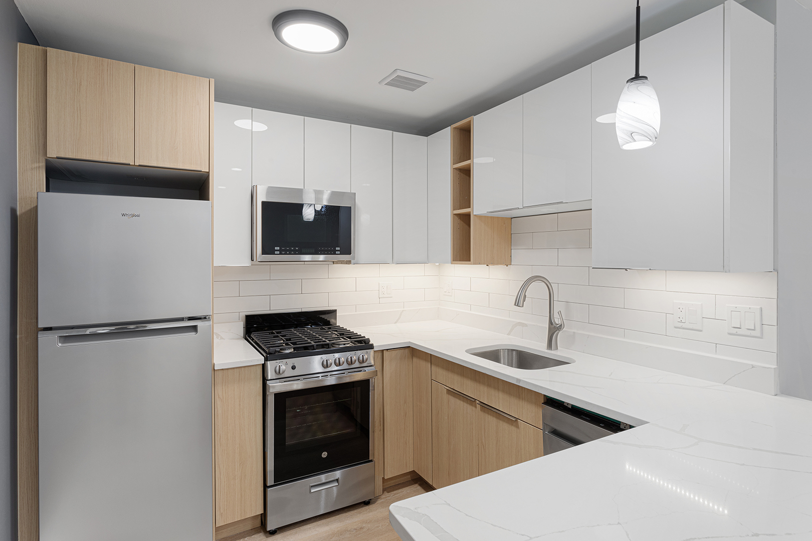 5534 North Kenmore Avenue, Unit 206 Chicago, IL 60640 - Photo 5 of 13 a kitchen with a sink a stove and refrigerator