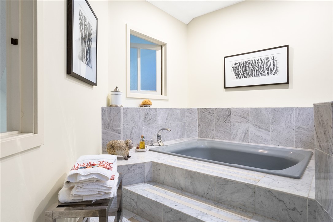 36 Oyster Point Warren, RI 02885 - Photo 27 of 34 Primary spa tub