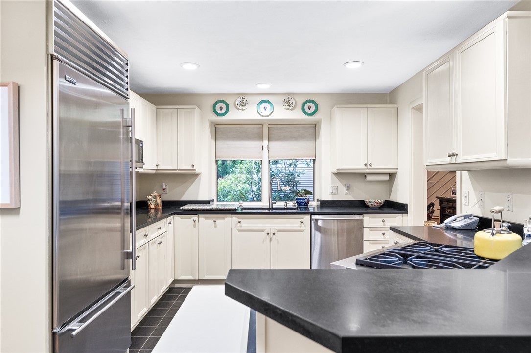 36 Oyster Point Warren, RI 02885 - Photo 8 of 34