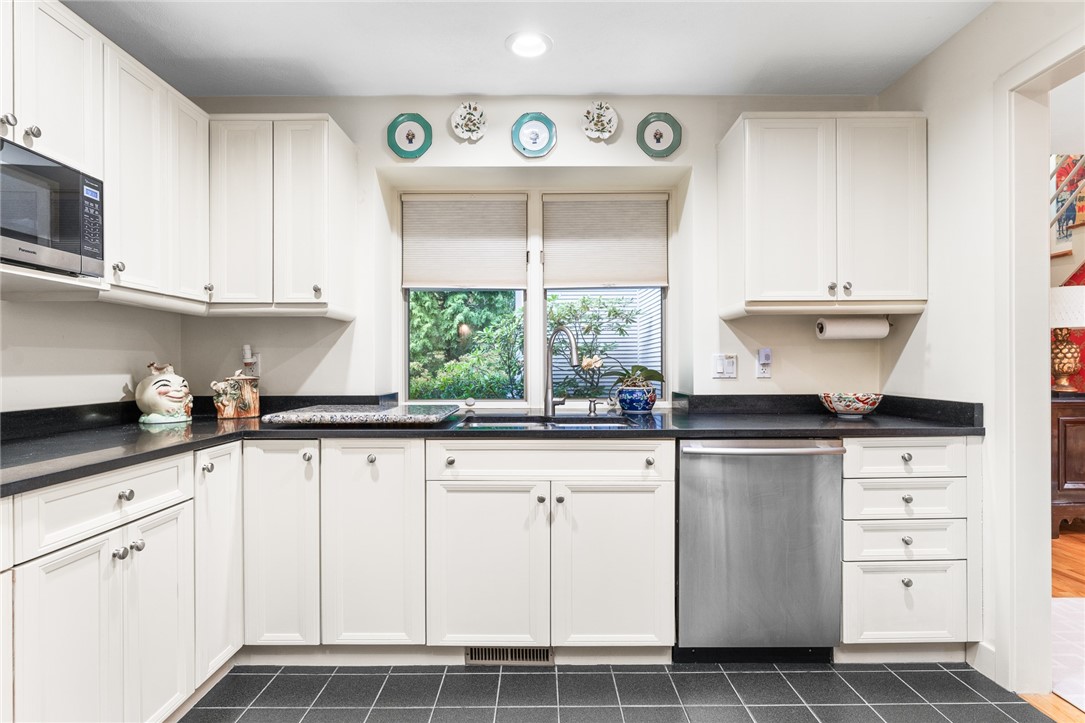 36 Oyster Point Warren, RI 02885 - Photo 9 of 34