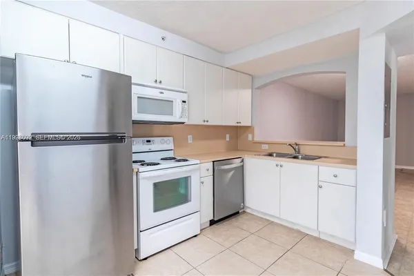 $2,000 | 22801 Southwest 88th Place, Unit 204, Cutler Bay, FL 33190