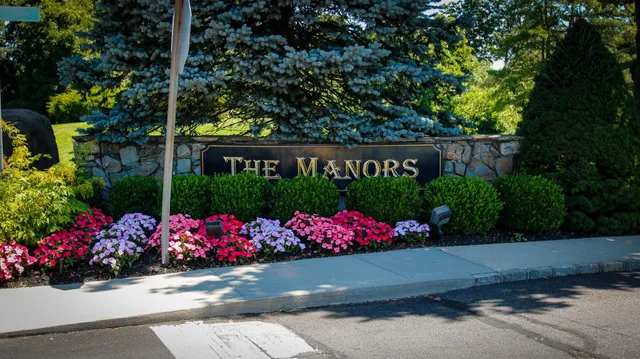 $896,000 | 11 Manors Drive, Jericho, NY 11753