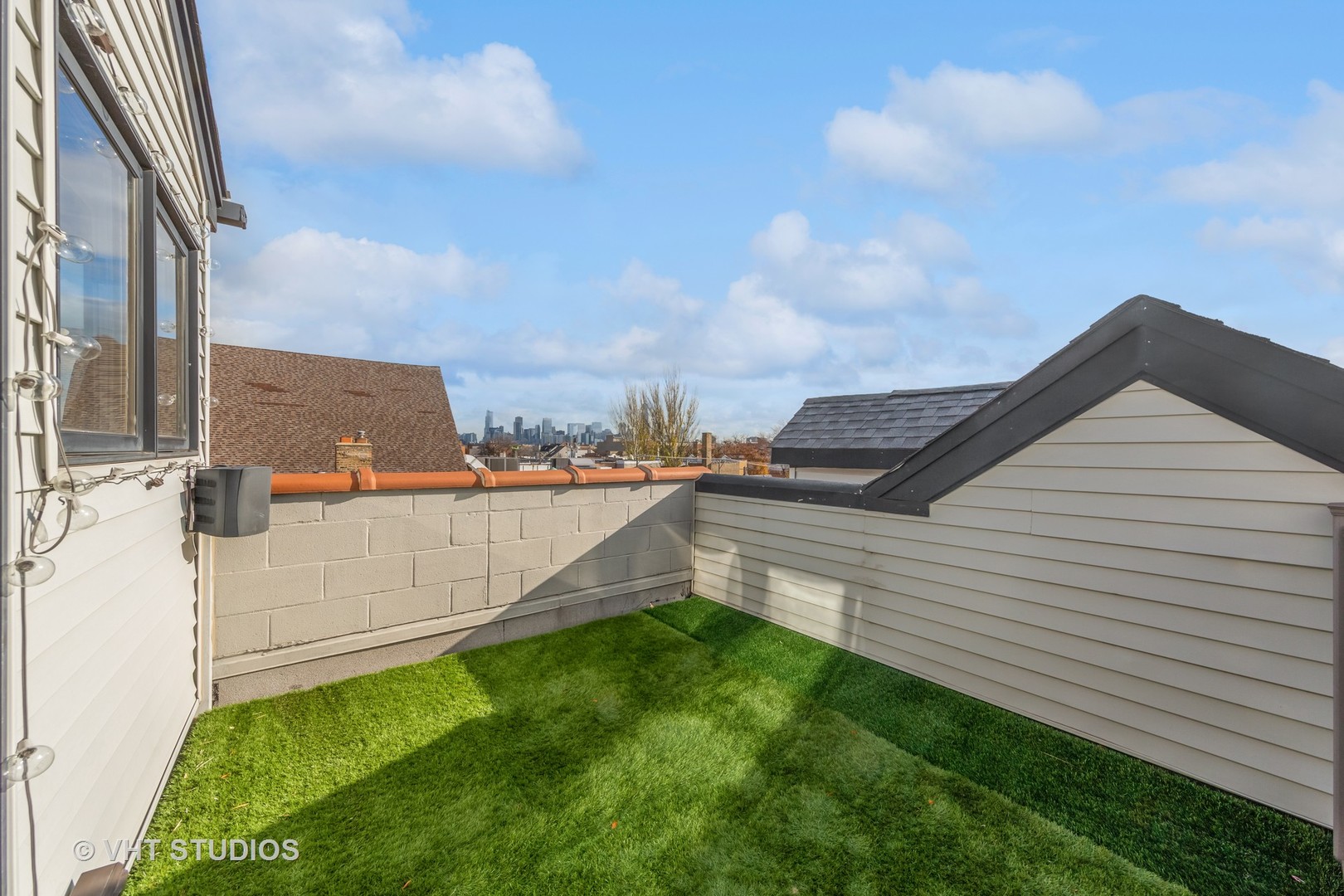 2031 West Augusta Boulevard, Unit 3 Chicago, IL 60622 - Photo 20 of 24 a view of a terrace