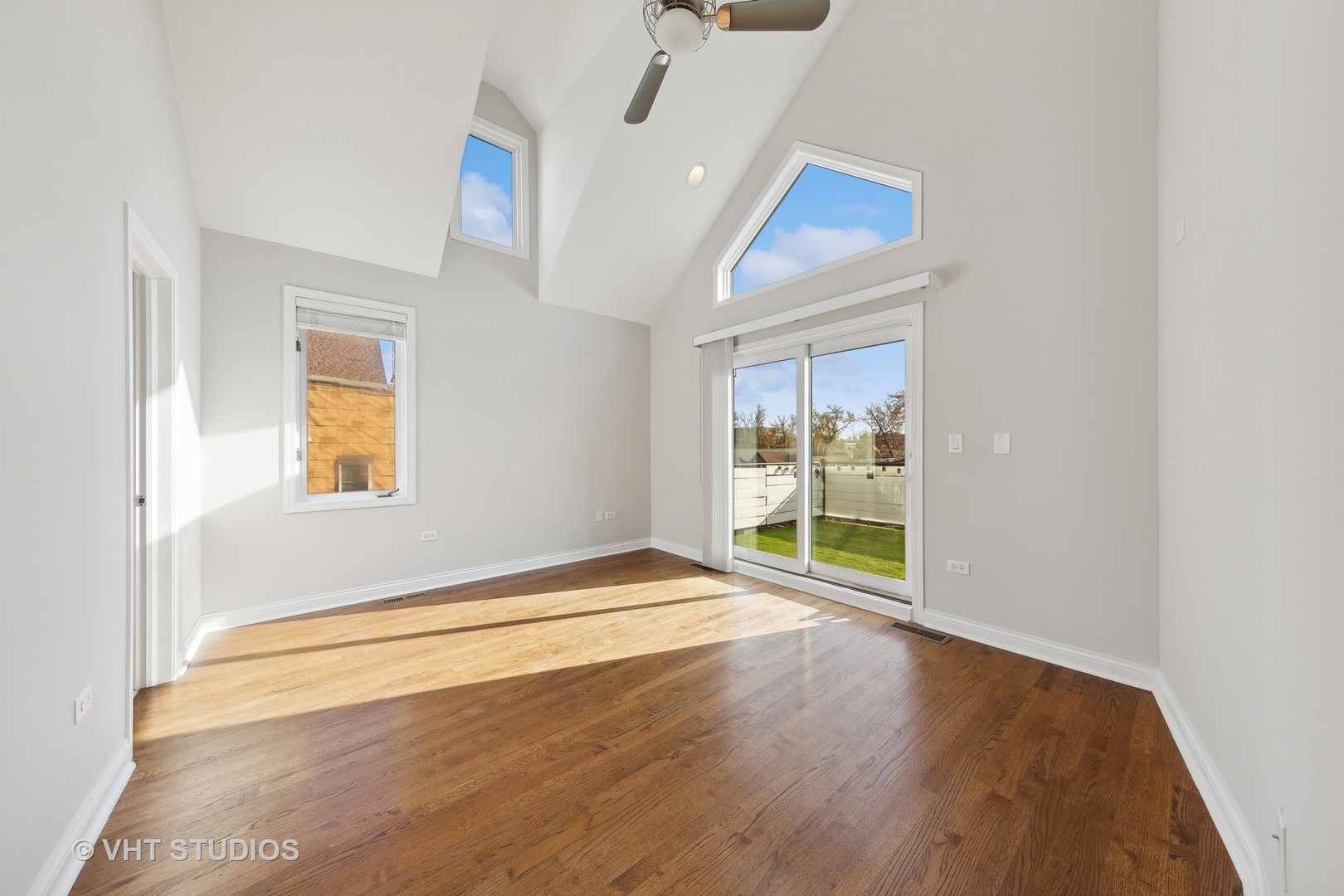 2031 West Augusta Boulevard, Unit 3 Chicago, IL 60622 - Photo 10 of 24 a view of an empty room with glass door