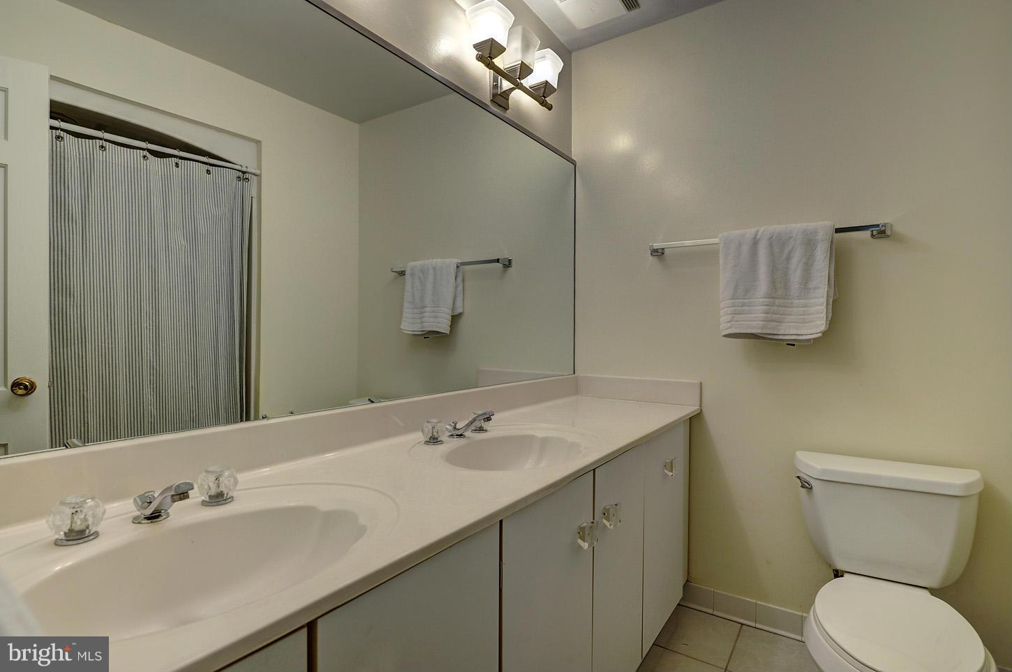 8230 Riding Ridge Place McLean, VA 22102 - Photo 20 of 30 Bath