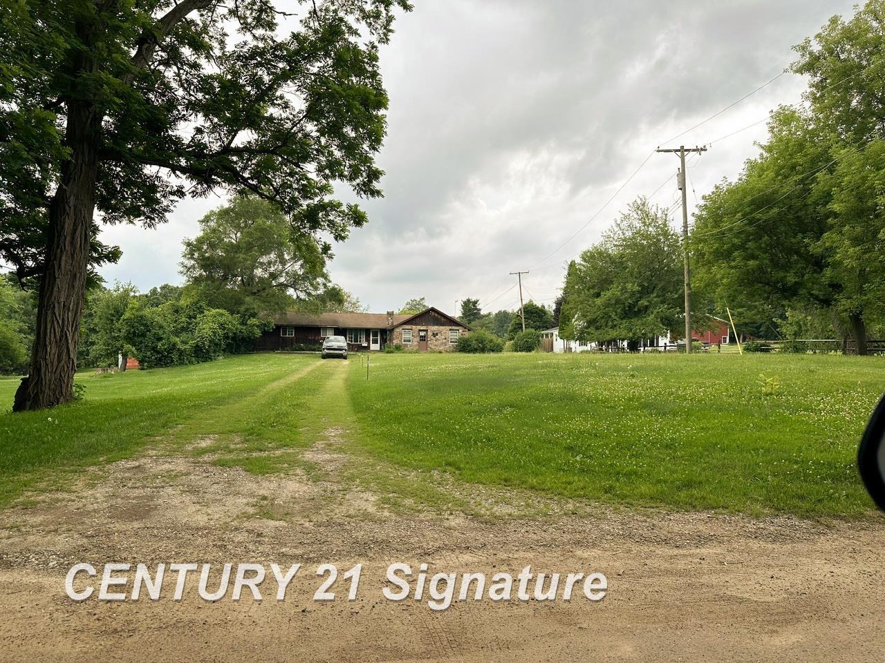 2410 Jossman Road Holly, MI 48442 - Photo 2 of 29 back off the road