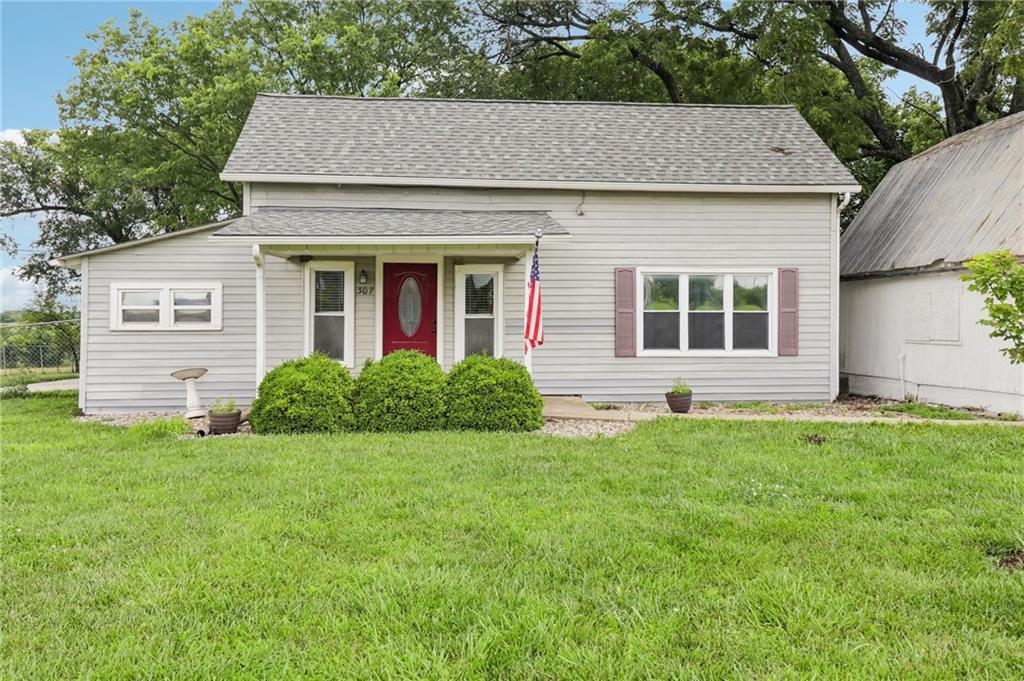 307 East 1100th Road Baldwin City, KS 66006 - Photo 2 of 41