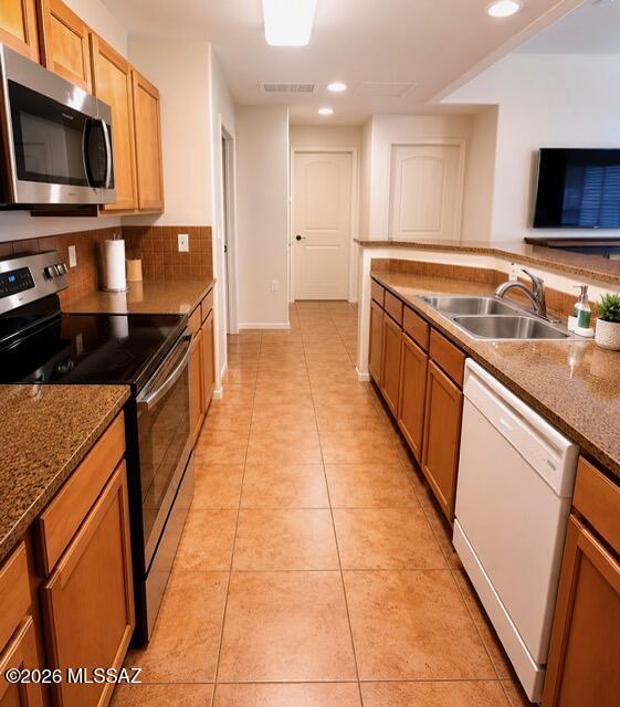 2018 East River Road, Unit 102 Tucson, AZ 85718 - Photo 9 of 25 a kitchen with stainless steel appliances granite countertop a sink stove and microwave