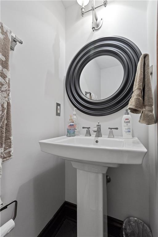 1776 Hassam Road Coraopolis, PA 15108 - Photo 15 of 23 Gallery Image 15