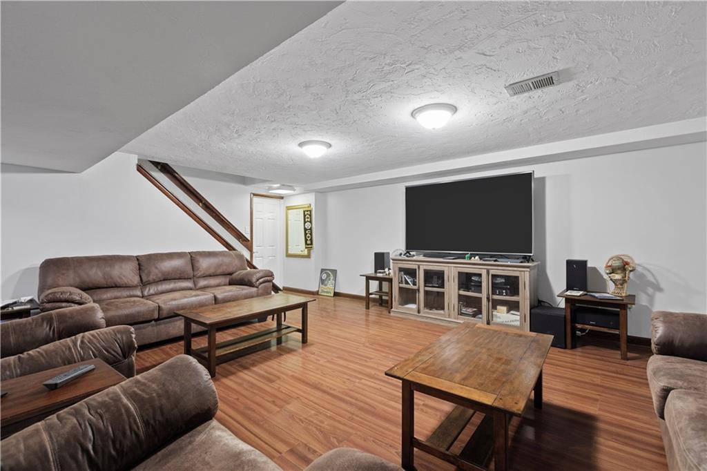 1776 Hassam Road Coraopolis, PA 15108 - Photo 22 of 23 Gallery Image 22