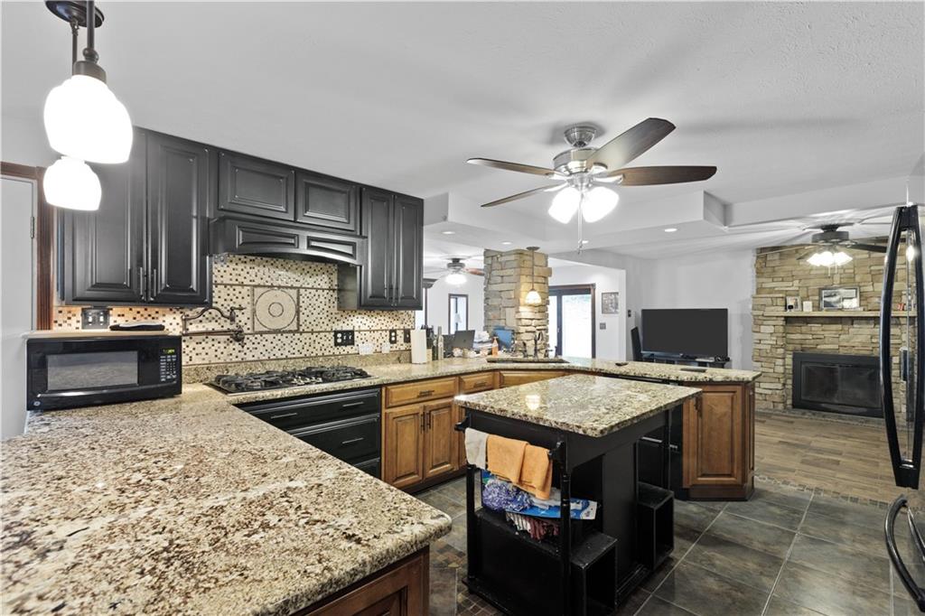 1776 Hassam Road Coraopolis, PA 15108 - Photo 8 of 23 Gallery Image 8