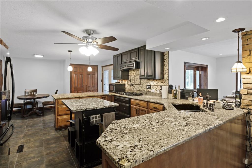 1776 Hassam Road Coraopolis, PA 15108 - Photo 10 of 23 Gallery Image 10