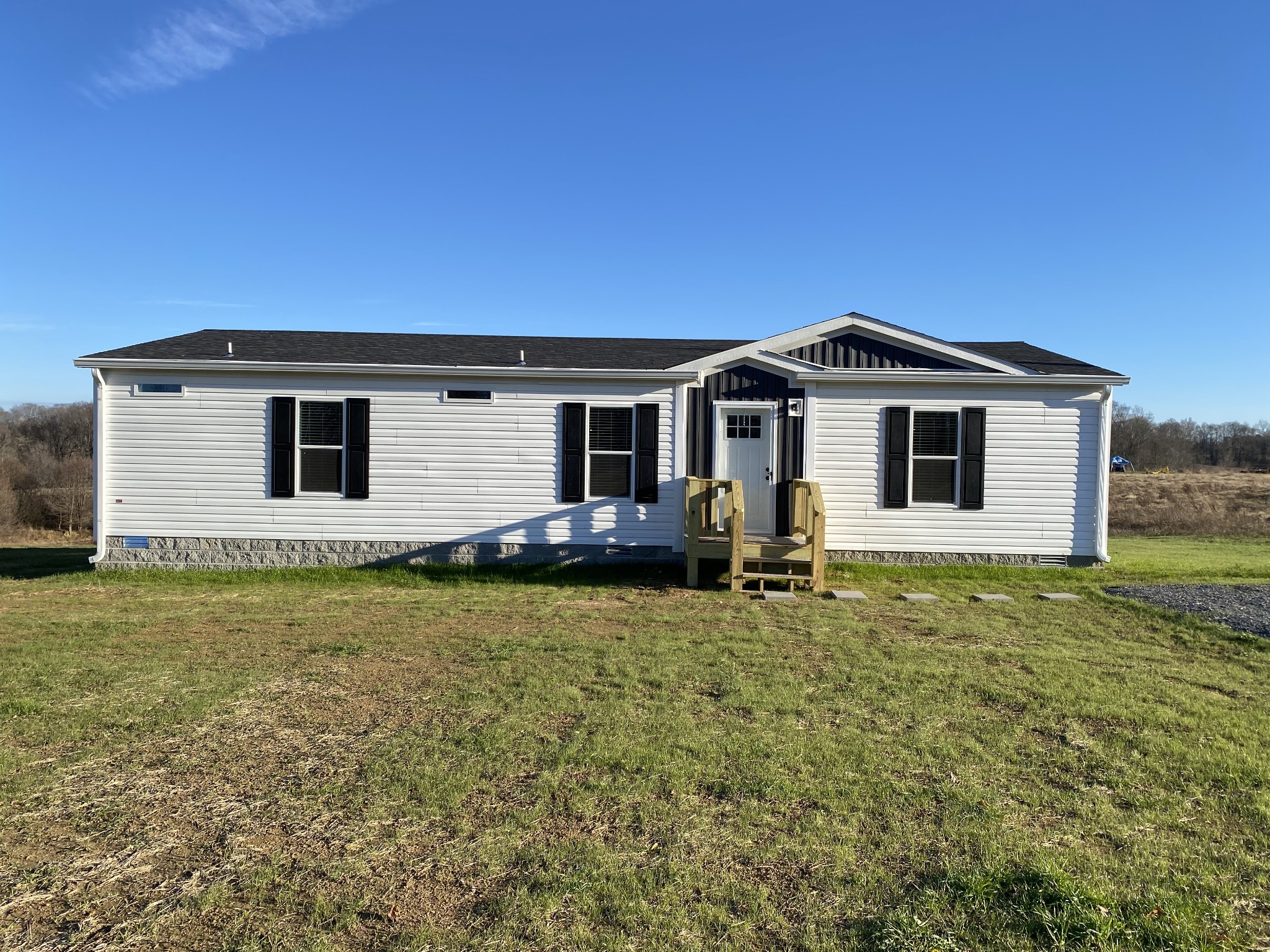 1646 Gamaliel Road Red Boiling Springs, TN 37150 - Photo 2 of 24 a front view of a house with garden