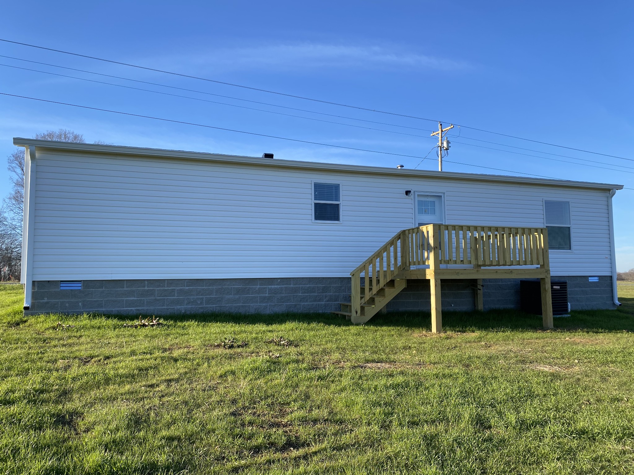 1646 Gamaliel Road Red Boiling Springs, TN 37150 - Photo 23 of 24 a front view of a house with a garden