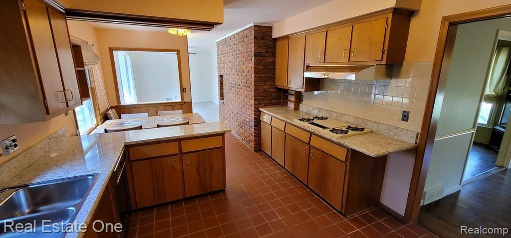 4384 Fieldbrook Road West Bloomfield, MI 48323 - Photo 12 of 36 20210407_144426.jpg