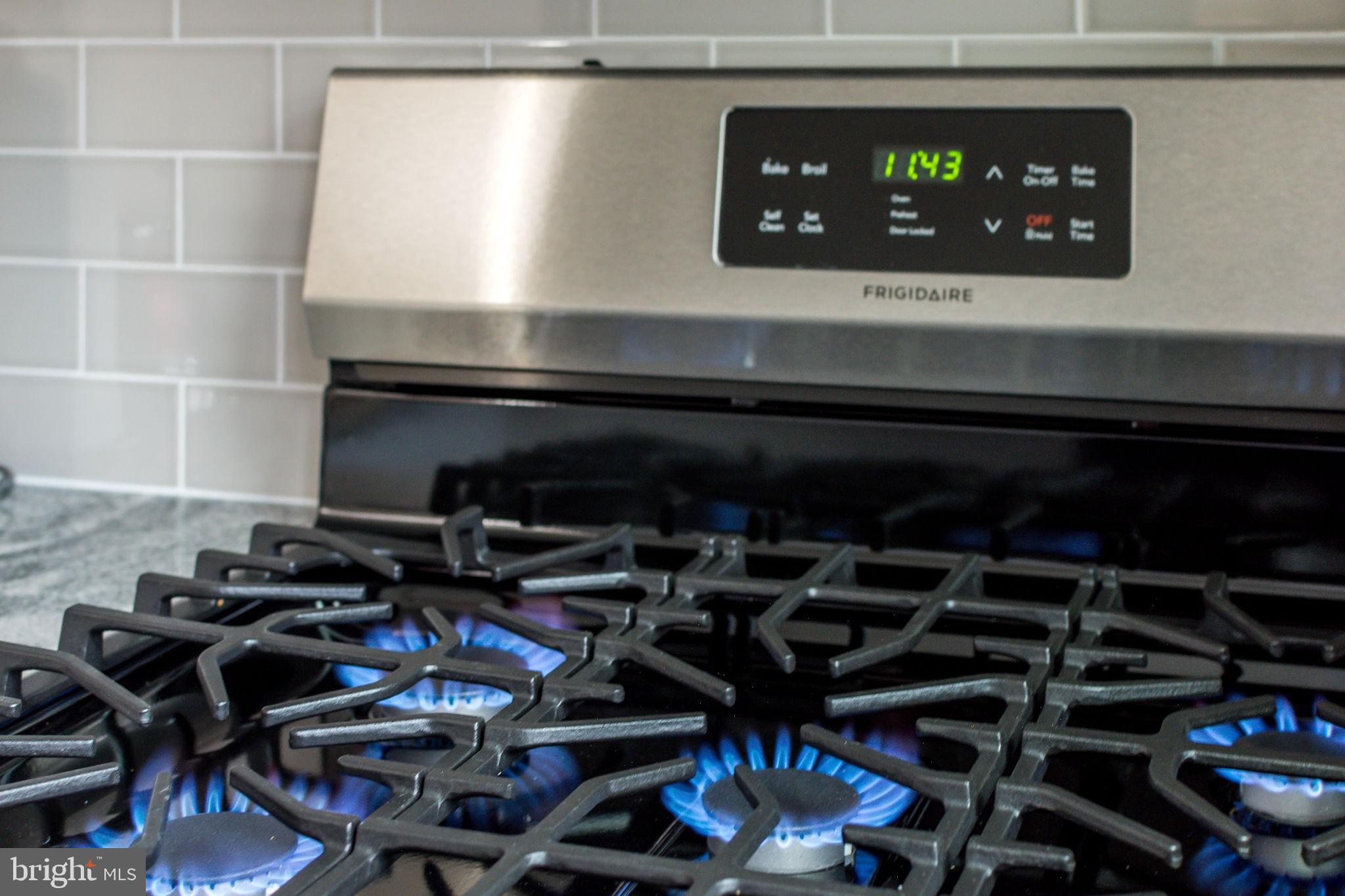 4402 Fenor Road Baltimore, MD 21227 - Photo 11 of 25 Gas range