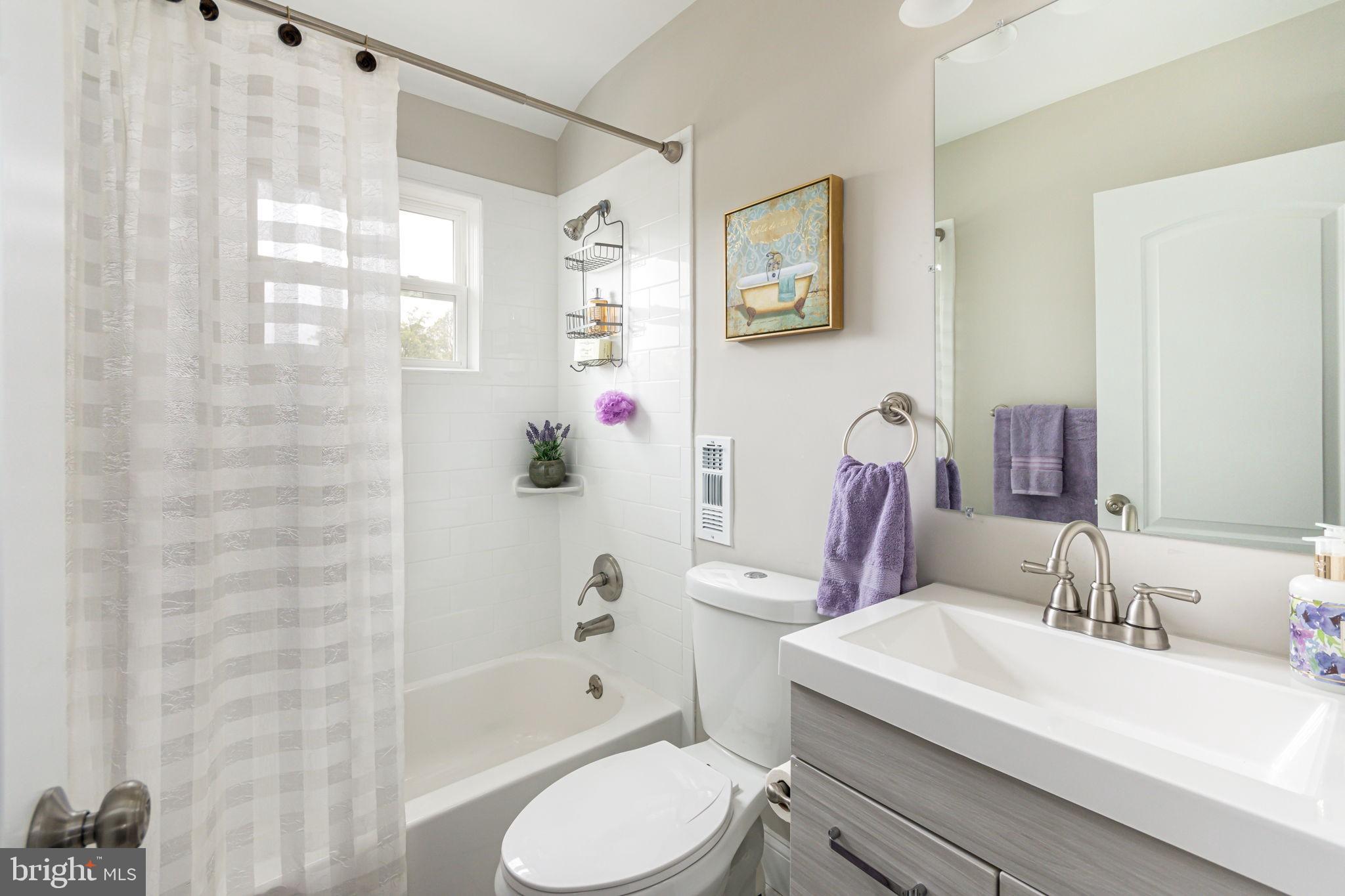 4402 Fenor Road Baltimore, MD 21227 - Photo 16 of 25 Full bath upstairs