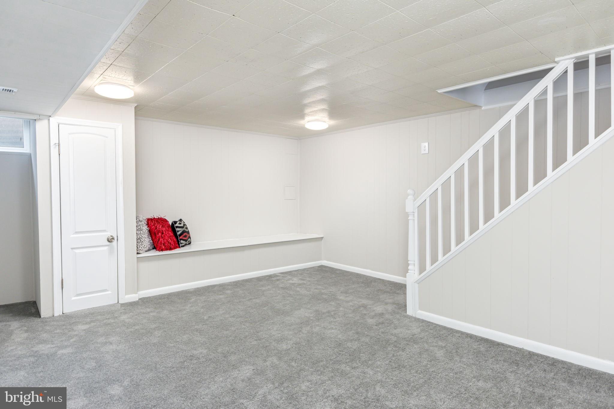 4402 Fenor Road Baltimore, MD 21227 - Photo 18 of 25 Bench seating & storage