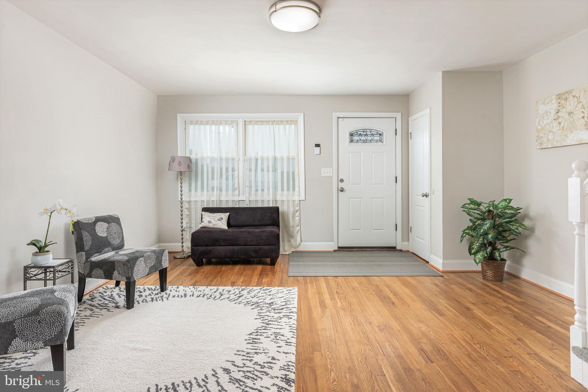 4402 Fenor Road Baltimore, MD 21227 - Photo 5 of 25 Spacious living room