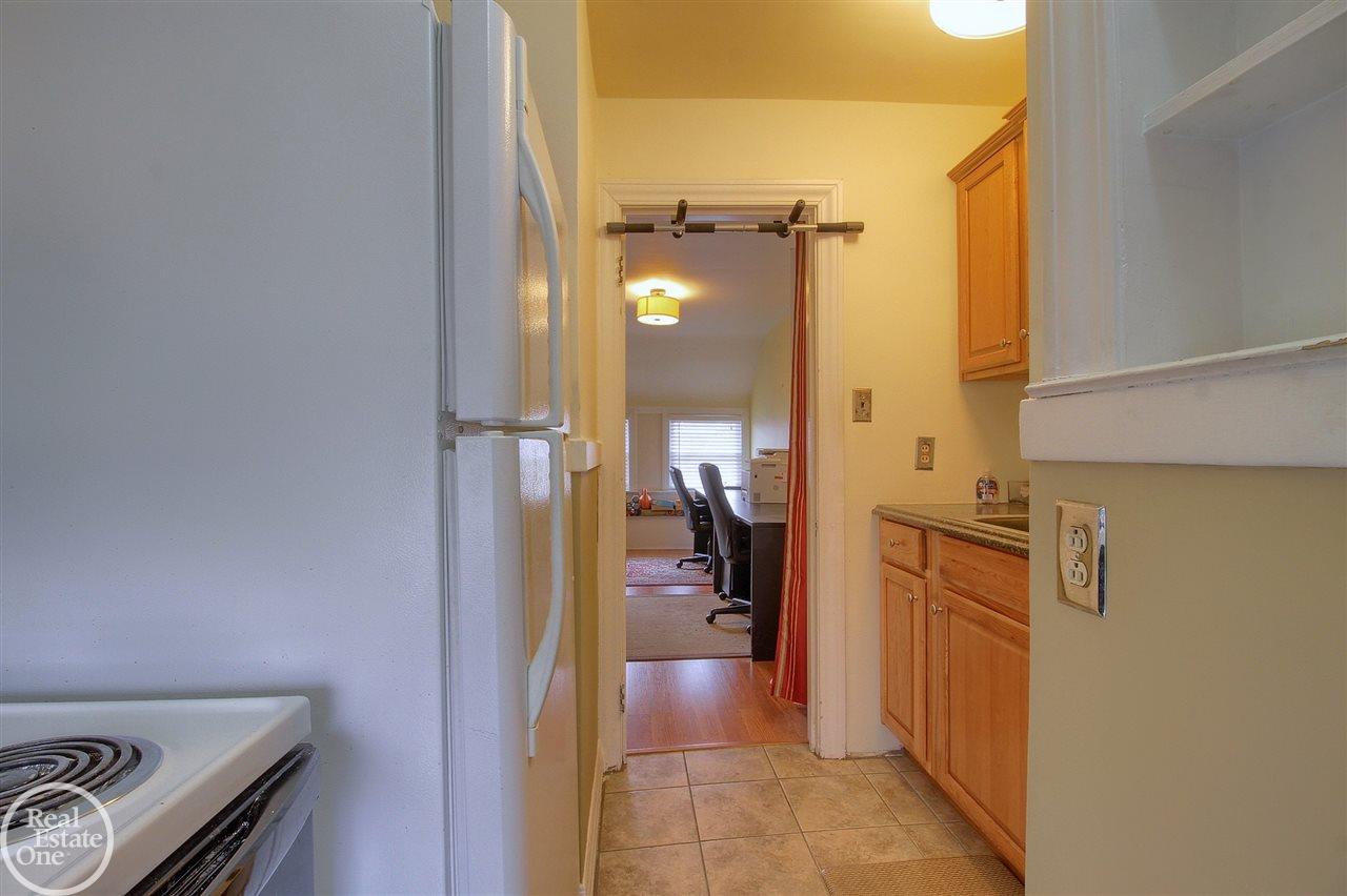 832 Trombley Road Grosse Pointe, MI 48230 - Photo 46 of 52 31360773-45.JPG