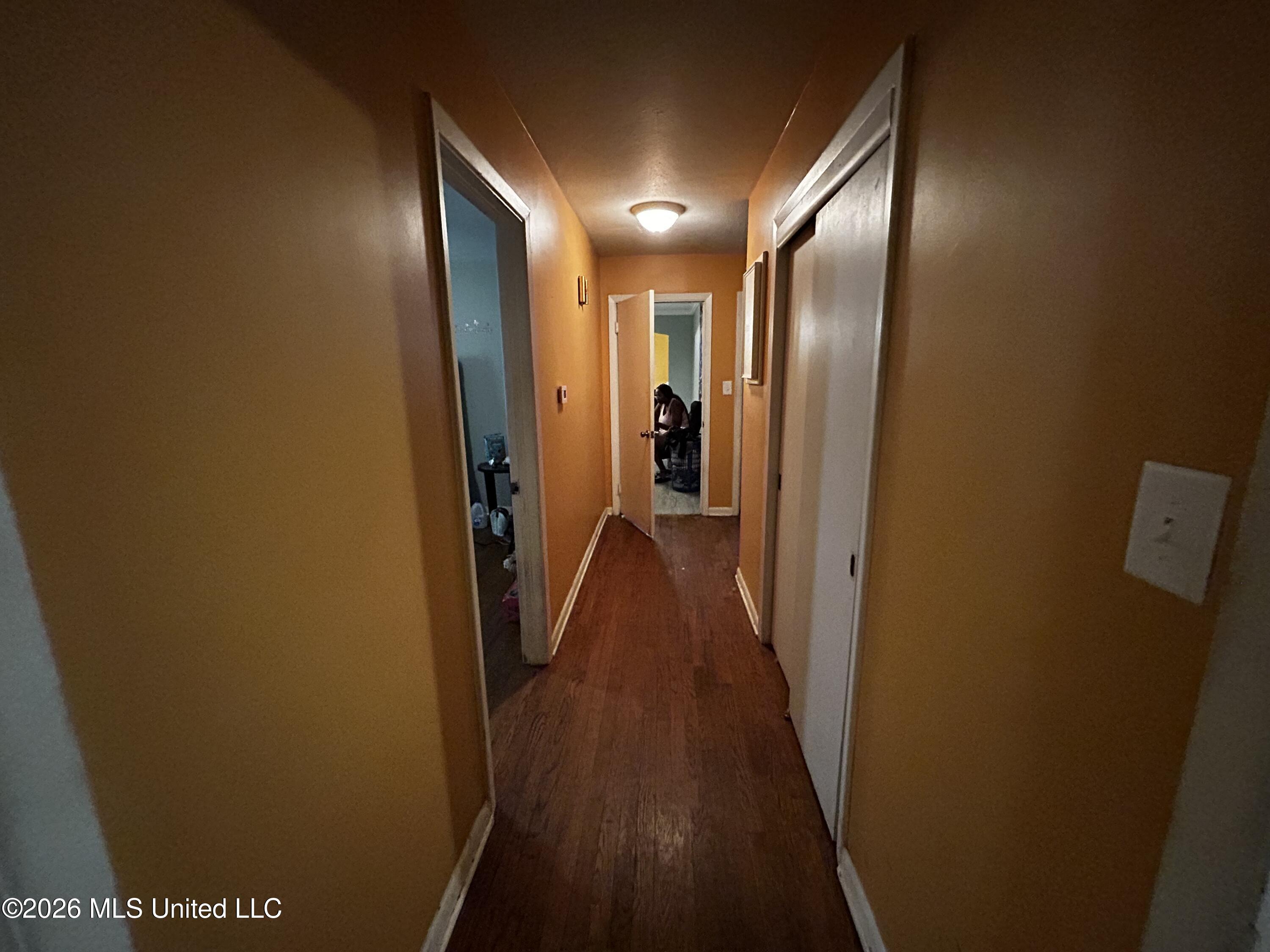 720 Colonial Circle Jackson, MS 39211 - Photo 12 of 25 Hallway