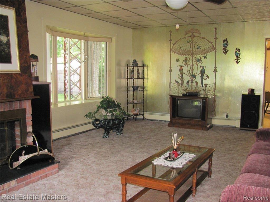 2146 Michigan Road Port Huron, MI 48060 - Photo 7 of 14 LIVING ROOM