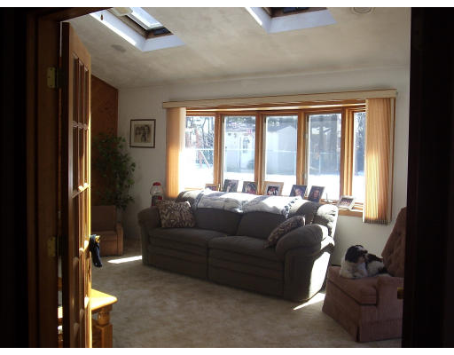 32 Pilgrim Road Natick, MA 01760 - Photo 6 of 10 Gallery Image 6