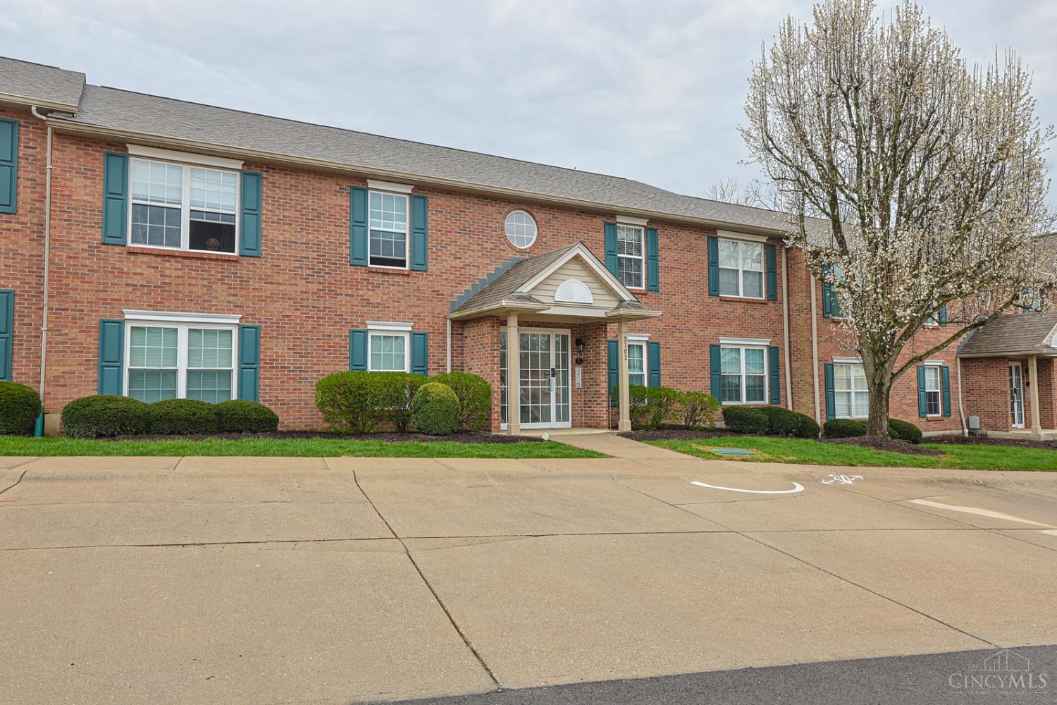 3703 West Galbraith Road Cincinnati, OH 45215 - Photo 2 of 35