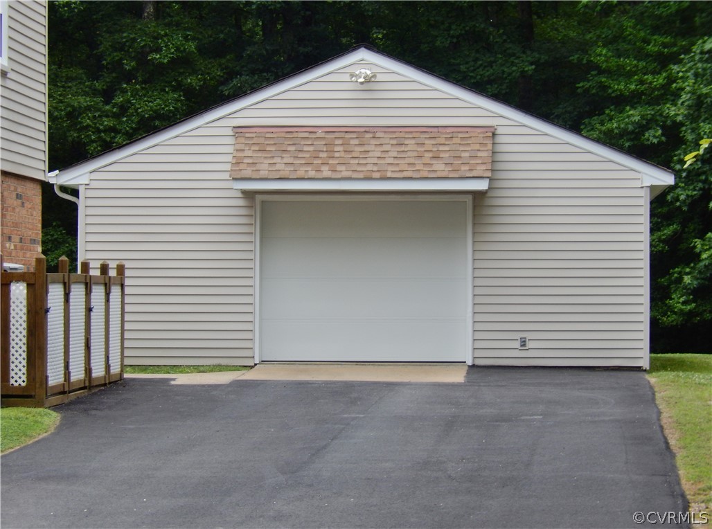 11300 Danforth Road Chesterfield, VA 23838 - Photo 25 of 32 Garage