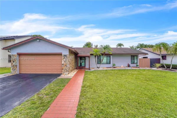 $880,000 | 10615 Southwest 129th Court, Miami, FL 33186