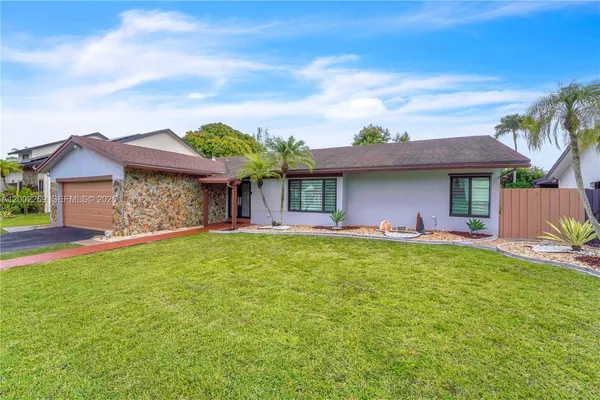 $880,000 | 10615 Southwest 129th Court, Miami, FL 33186